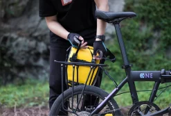 Mach 7 Liter Waterproof Pannier Rear Rack Bag Black -Vélos Soldes 7 Liter Wasserdichte Gepaecktraegertasche Gepaecktraeger